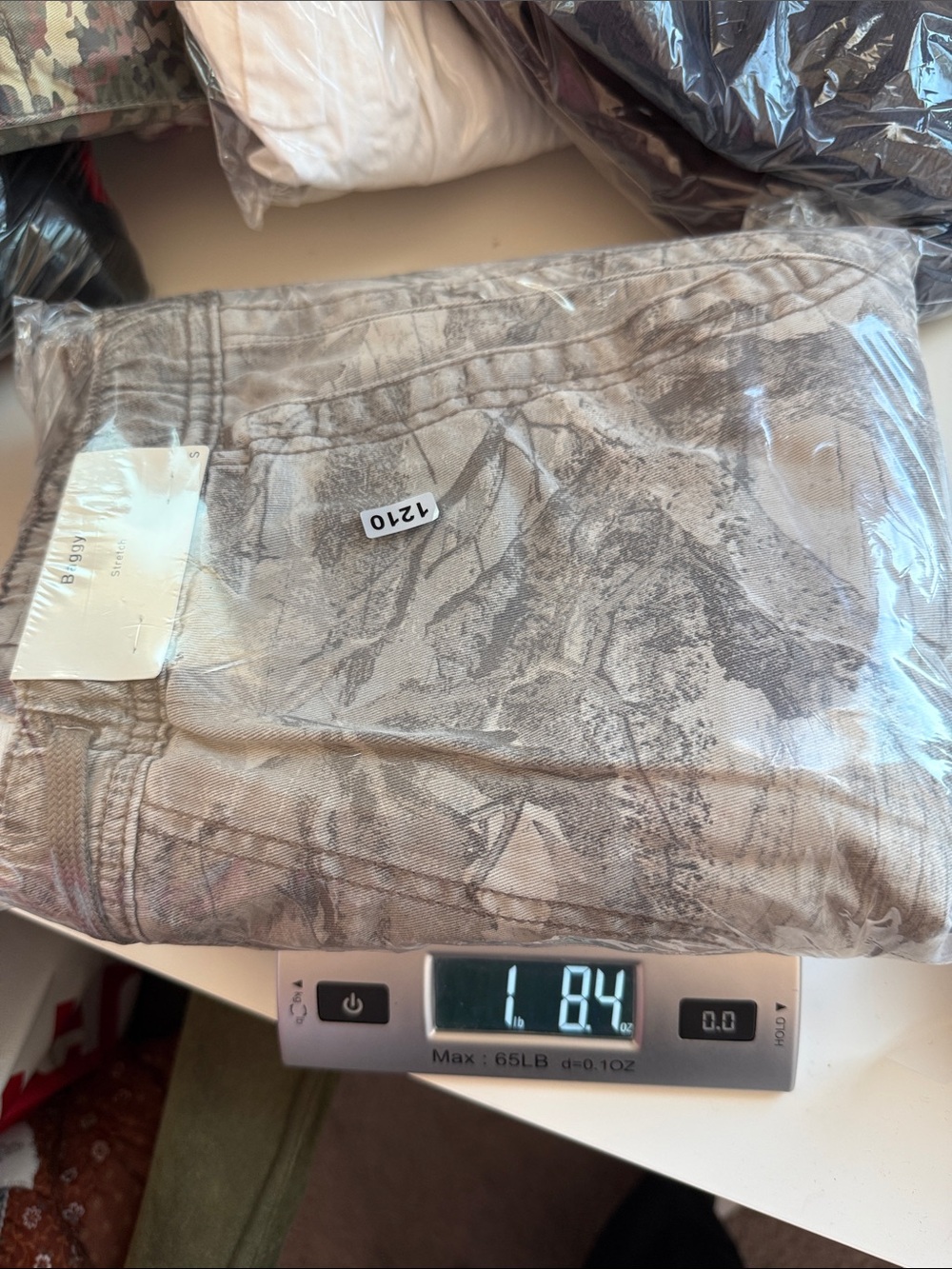 Hollister Men's Super Baggy Camo Cargo Pants - Picture 9 of 9